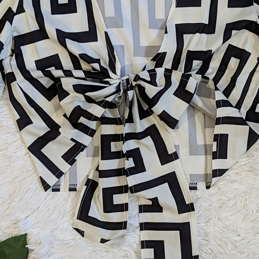 ‼️BOGO‼️🆕 Geometric Print Tie Blouse - Picture 7 of 7